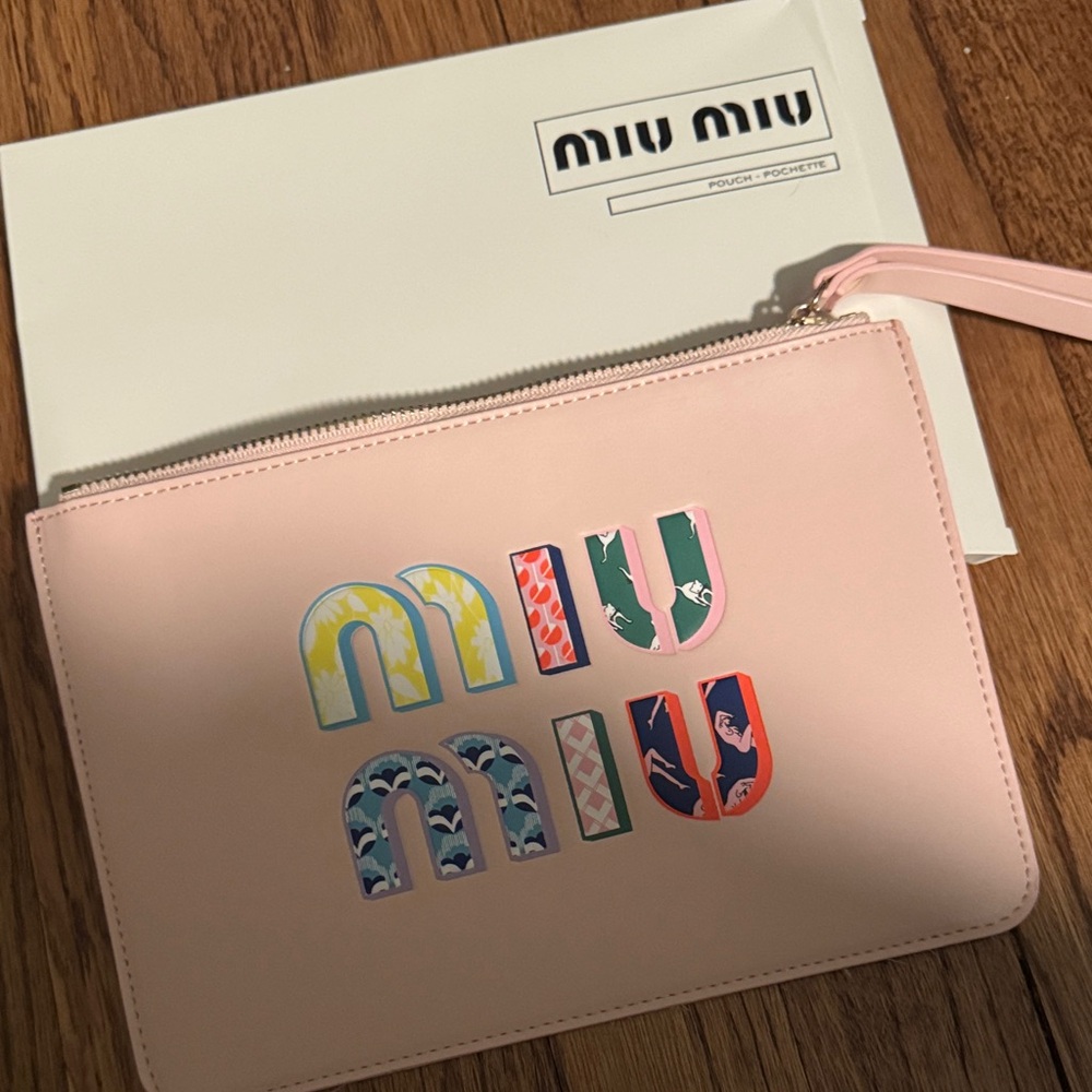 Miu Miu Pink Logo Appliqué Leather Wristlet - Picture 2 of 2